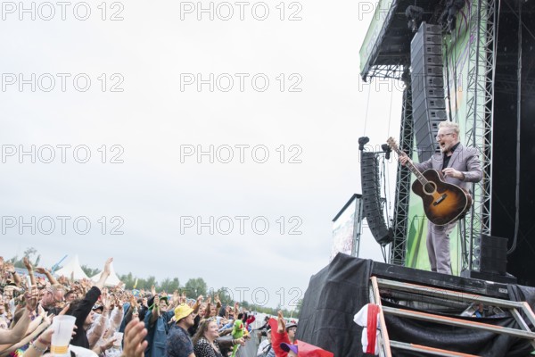 Dave King, singer of Flogging Molly at the Highfield Festival on Sunday, Störmthaler See, 18.08