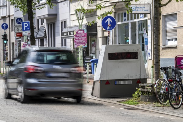 Mobile speed camera system, of the city of Essen, for speed monitoring, speed camera trailer, can