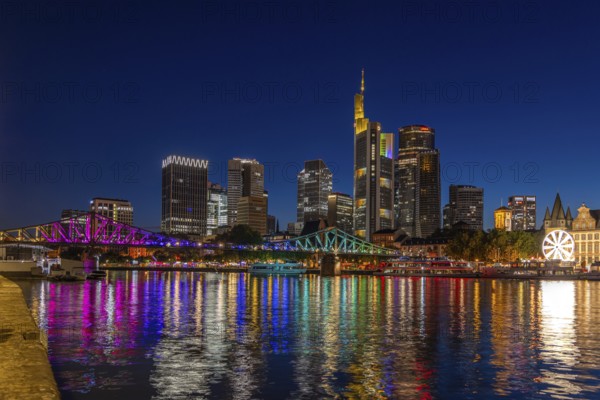 Frankfurt sets an example: The Eiserner Steg will shine in rainbow colours for Christopher Street
