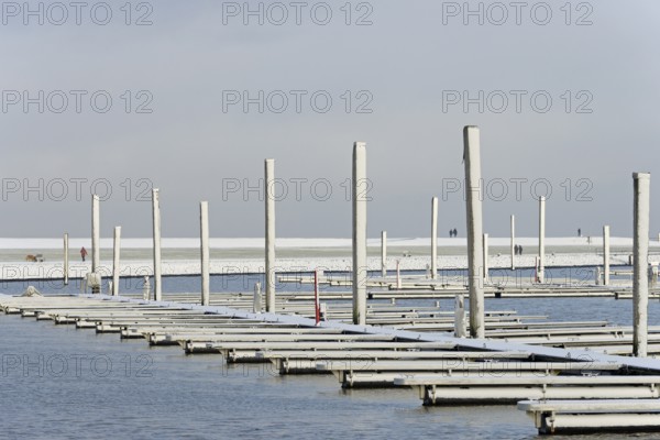 Winter day, onset of winter, snow on the jetties in the marina, North Sea, Norddeich, Lower Saxony,