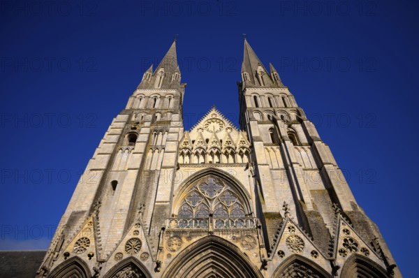 West facade, Cathedral Cathédrale Notre-Dame de Bayeux, evening light, Bayeux, Normandy, Calvados,