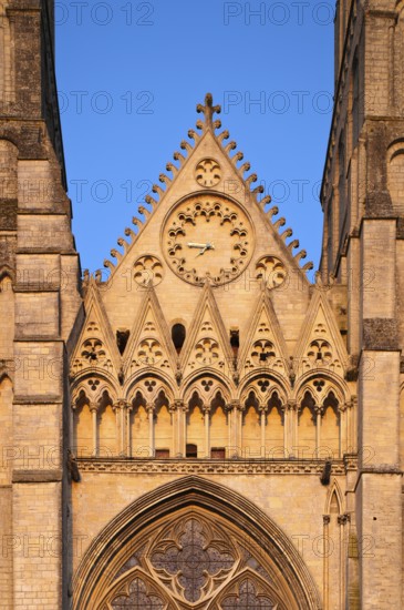 Close-up, west facade, Cathédrale Notre-Dame de Bayeux, evening light, Bayeux, Normandy, Calvados,