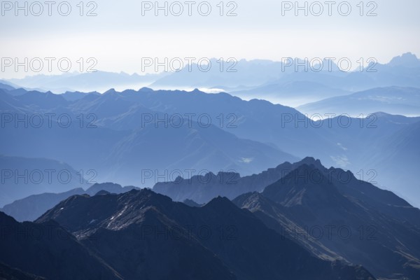 Mountain silhouettes, mountain panorama, view from the Wilder Freiger, Stubai Alps, South Tyrol,