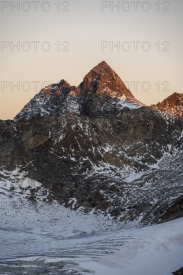 High mountain landscape at sunrise, summit of the Wilder Pfaff in the morning light, glacier and