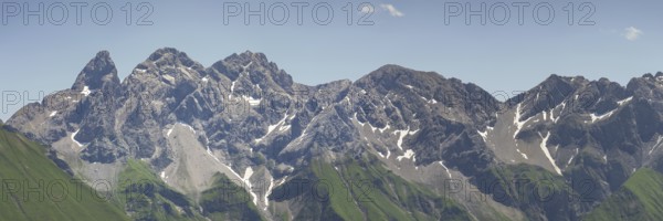 Mountain panorama from Fellhorn 2037m, to the Allgäu main ridge with Trettachspitze 2595m,