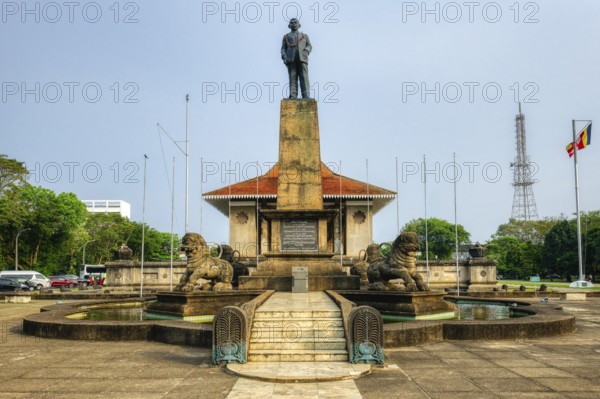 Independence Memorial Hall in Cinnamon Gardens, Commemorative water basin with a statue in the