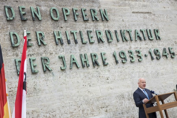 Kai Wegner (Governing Mayor of Berlin) speaks during a visit to the Plötzensee Memorial by Petr