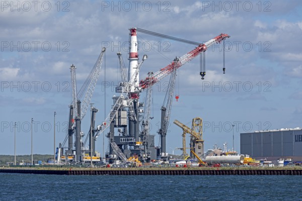 Overseas harbour, Liebherr-MCCtec, heavy-duty crane TCC 78000, Warnow, Warnemünde, Rostock,