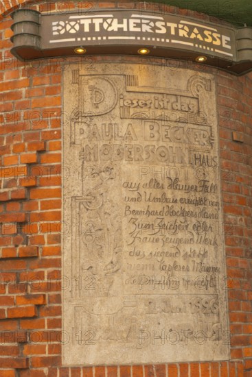 Reference to Paula Becker-Modersohn House, Böttcherstrasse, cultural monument in the historic city