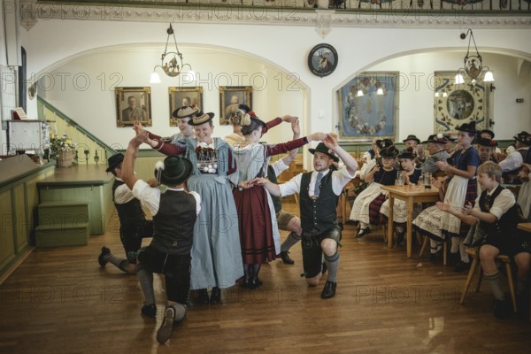 Traditional traditional costume anniversary of the Trachtenverein Schliersee Stamm 1888, dance in