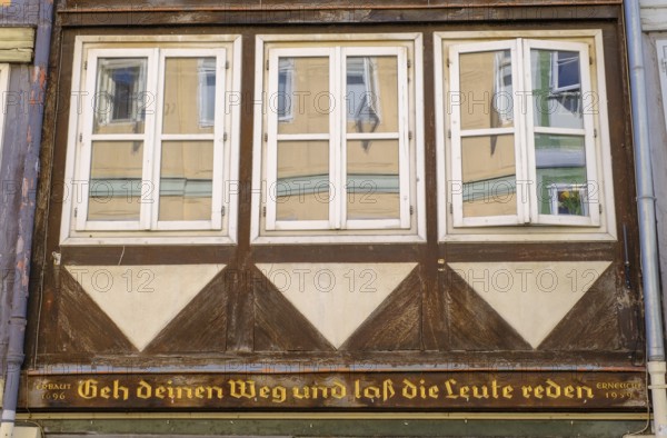 Saying on a half-timbered house, Go your way and let people talk, Courage, Self-confidence, Lower