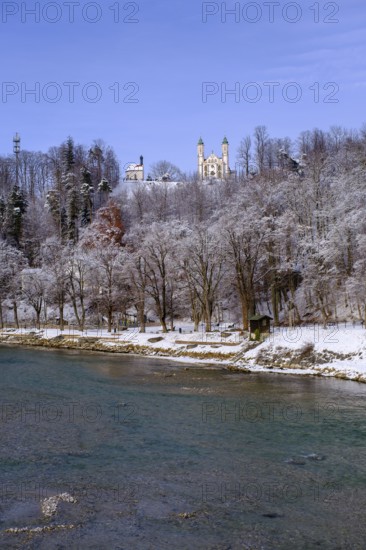 Church of the Holy Cross with Leonhard's Chapel above the Isar, Calvary, in winter, Bad Tölz, Upper