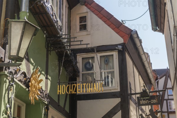 Wedding house and stein zeit in the Wüstestätte, renovated Schnoor district with small shops,