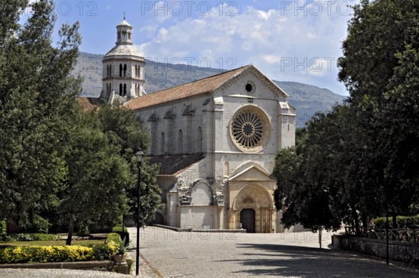 Main façade with rose window and portal, crossing tower, Gothic basilica of the Cistercian abbey of