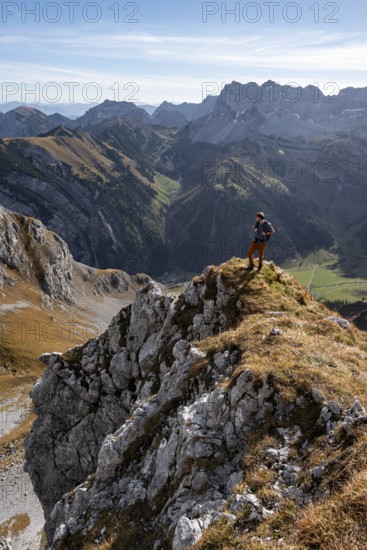 Mountaineers on a hiking trail on the Gamsjoch, picturesque mountain landscape in autumn, view of