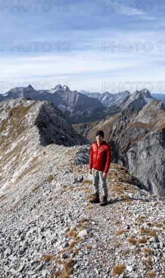 Mountaineer on the ridge of the Gamsjoch, transition to the main summit of the Gamsjoch, behind the