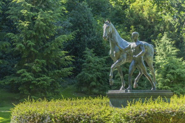 The Horse Steer, bronze sculpture group from 1902, artist Louis TuaillonBremer, ramparts, horse