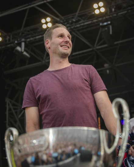 Players of the EisbÃ¤ren Berlin at the Berliner Rundfunk 91.4 Open Air in the Berlin ParkbÃ¼hne