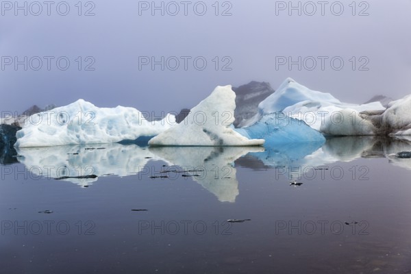 Icebergs in the morning light, JökulsÃ¡rlÃ³n glacier lagoon, Jökulsarlon, glacial lake,