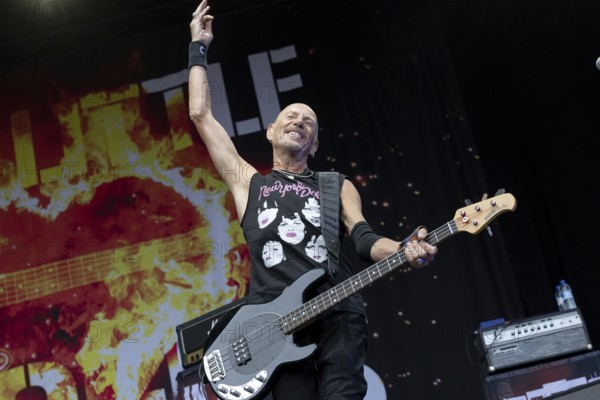 Ali McMordie, bassist, Stiff Little Fingers, punk rock band, Northern Ireland, open air at the