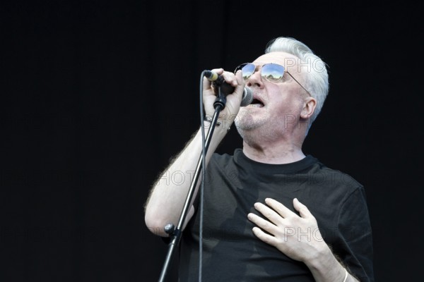 Paul McLoone, Singer, The Undertones, punk rock band, Northern Ireland, open air at the Citadel