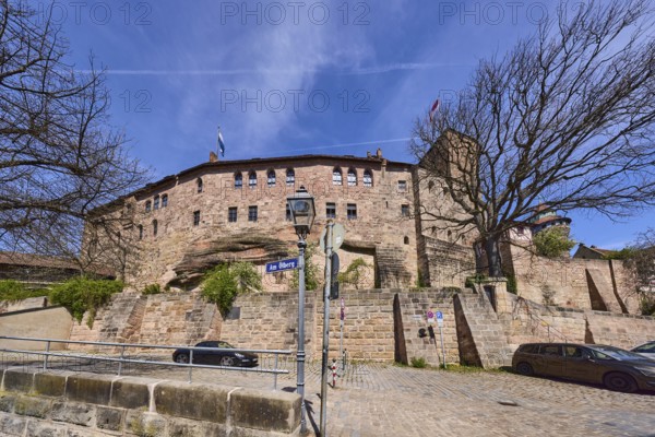 Kaiserburg, Kaiserkapelle, Heidenturm, castle, castle wall, castle chapel, angular tower, trees,