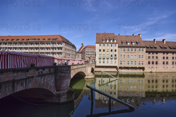 Museum bridge, pedestrian bridge, sandstone arch bridge, river Pegnitz, general architecture,