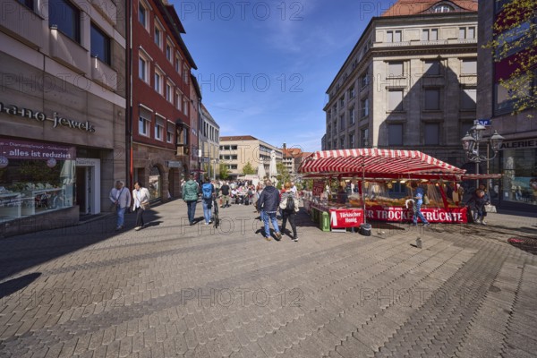 Pedestrian zone, retail shops, market, market stalls, general architecture, pedestrians as