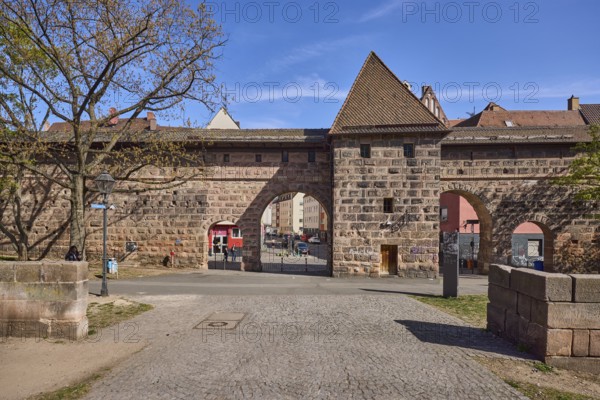 Jakobstor, Spittlertorzwinger, Rotes L, city fortification, city wall, city gate, kennel, trees,