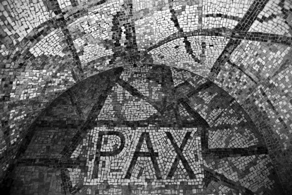 Bittermark memorial, memorial site, detail of the crypt with the word PAX, artist Léon Zack,