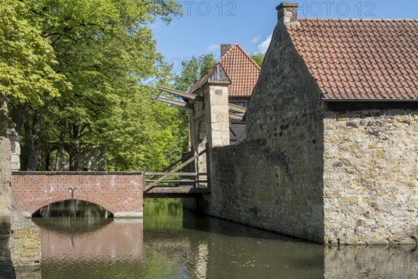 Stone building with tiled roof with a moat and a drawbridge, Burg Vischering, LÃ¼dinghausen,