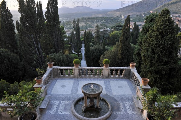 Terrace with fountain, Renaissance garden of the Villa d'Este, water features, fountains, UNESCO