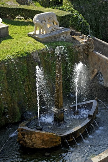 Fontana della Rometta e di Roma fountain with Roman she-wolf, Renaissance garden of Villa d'Este,