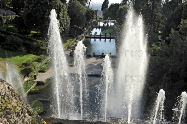 Neptune Fountain, Fontana di Nettuno, fish ponds, Renaissance garden of Villa d'Este, water