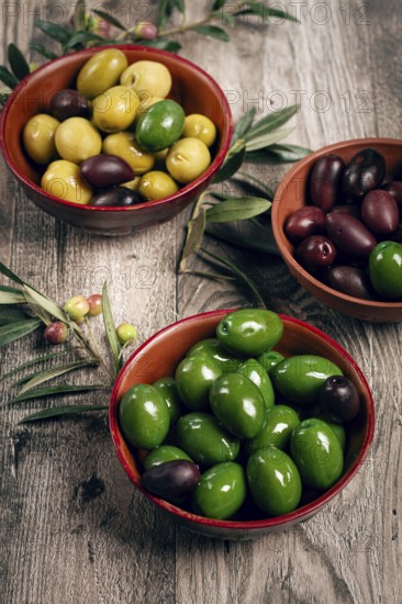 A mixture of olives, varieties of chalkidiki, Verdi giganti and Kalamata, in a bowl, top view, no
