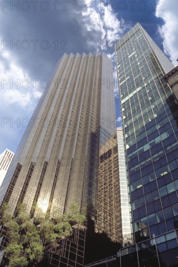 On the left, Trump Tower with exclusive shops, cafés, flats and offices, Manhattan, New York City,