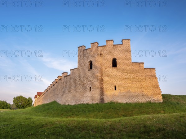 Roman fort PfÃ¼nz (Vetoniana) in the evening light, Walting, Upper Bavaria, AltmÃ¼hltal, Bavaria,