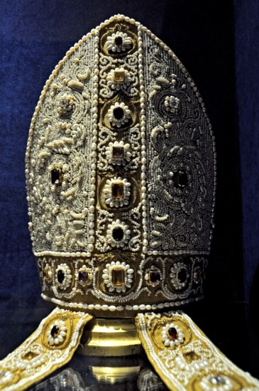 Mitre with pearls, topaz and amethyst, liturgical headdress from Aversa, 20th century, Museum of