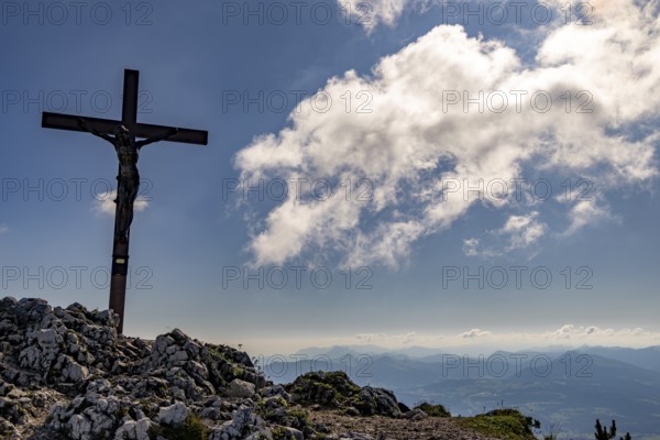 Summit cross of the Berchtesgadener Hochthron, behind the Osterhorn group, Untersberg,