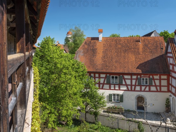 Medieval town wall with battlements and half-timbered house, Löpsinger Mauer, Nördlingen, Bavaria,