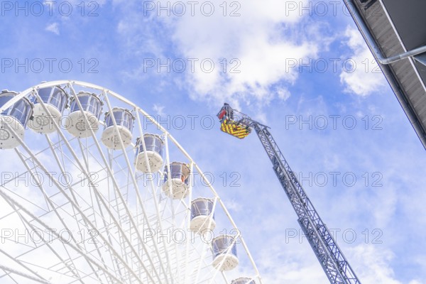 Lifting platform reaches the top of the Ferris wheel in a clear sky, fire brigade exercise for
