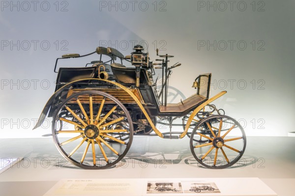Benz Dos-Ã -Dos from 1899: The Mercedes-Benz Museum in Stuttgart presents a journey through the