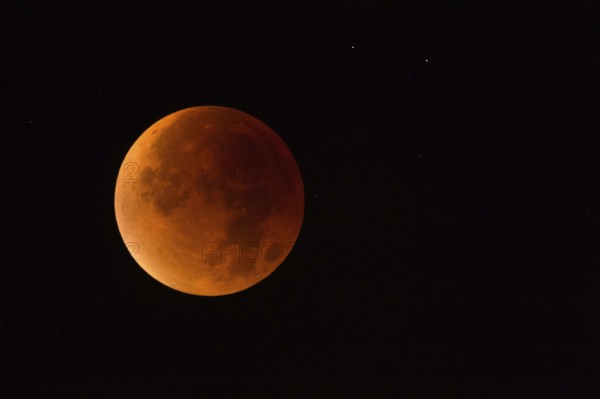 At 4:47 in the morning... Blood moon (total lunar eclipse) over North Rhine-Westphalia on 28