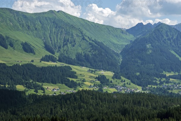View from the Osterberg Alpe into Kleinwalsertal and Riezlern, with Fellhorn and Kanzelwand in the