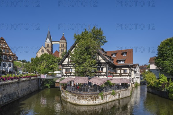 Blick von der St. AgnesbrÃ¼cke auf den RoÃŸneckarkanal, historische FachwerkhÃ¤user mit