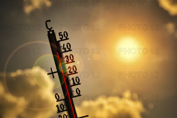 Symbolic image heat, heat wave, thermometer in the sun, 40 degrees Celsius, climate change,