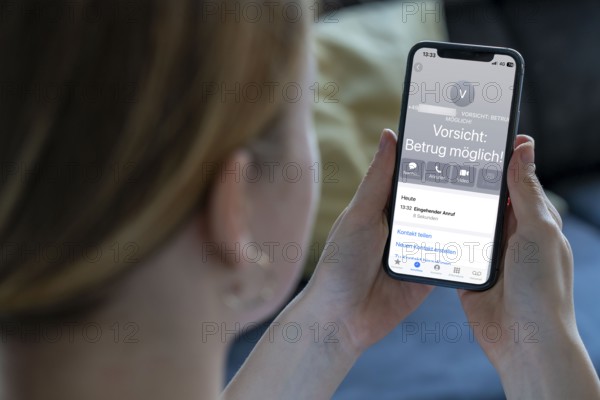 Symbolic image of mobile phone scam, warning of fraudulent calls, here the provider Vodafone, warns