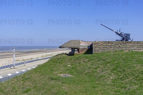 German observation bunker with anti-aircraft gun at WW2 Saltzwedel-neu Battery, Raversyde