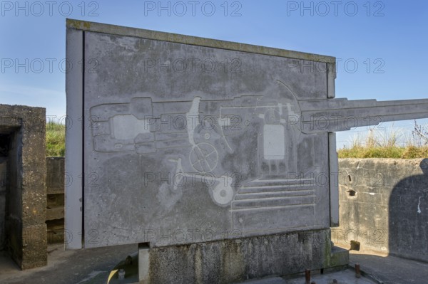 Artillery platform with reconstructed German WWI gun at Battery Aachen, Raversyde Atlantikwall,
