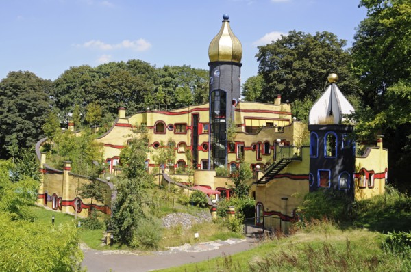 Ronald McDonald House, Grugapark, Essen, Ruhr Area, North Rhine-Westphalia, Germany, Hundertwasser House, McDonald's Kinderhilfe/Ronald-McDonald-Haus, Grugapark, Essen, Ruhrgebiet, Nordrhein-Westfalen...